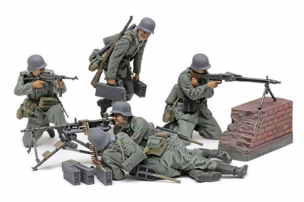 Tamiya 1/35 Military Miniature Series No. 386 German Machine Gun Team (Mid-War Period) Plastic Model Kit 35386