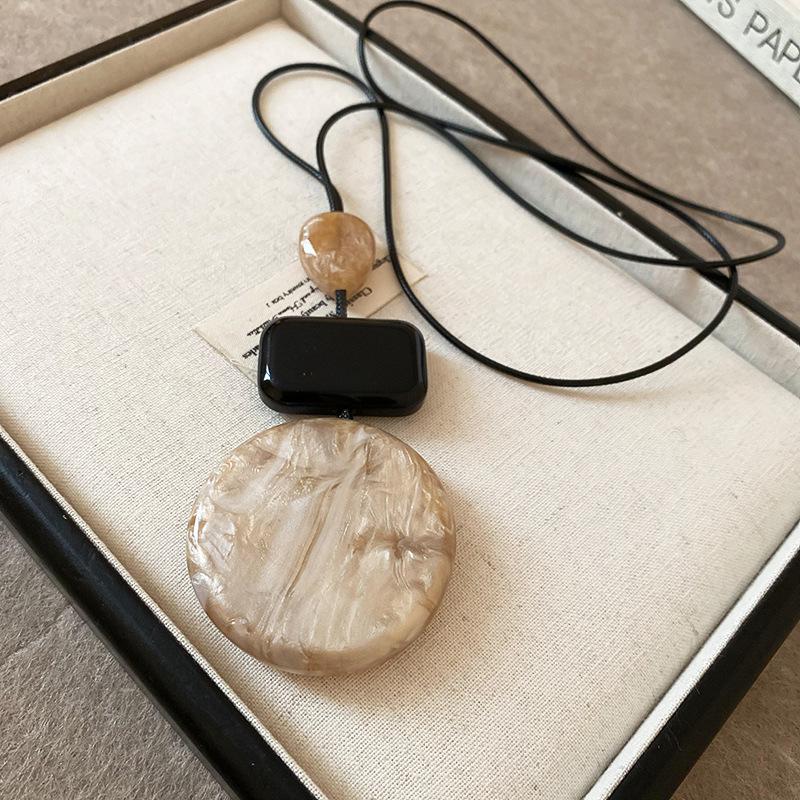 Elegant Geometric Resin Ring Necklace: Chic Long Chain for Women