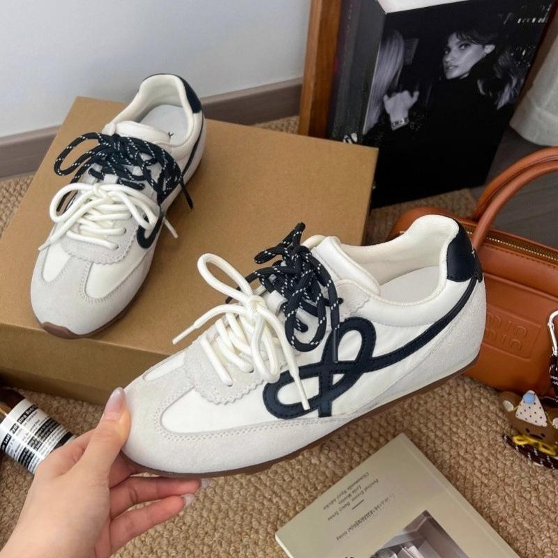 New Women's Sporty and Casual Soft-soled Lace-up Shoes with Insole Height-increasing Versatility