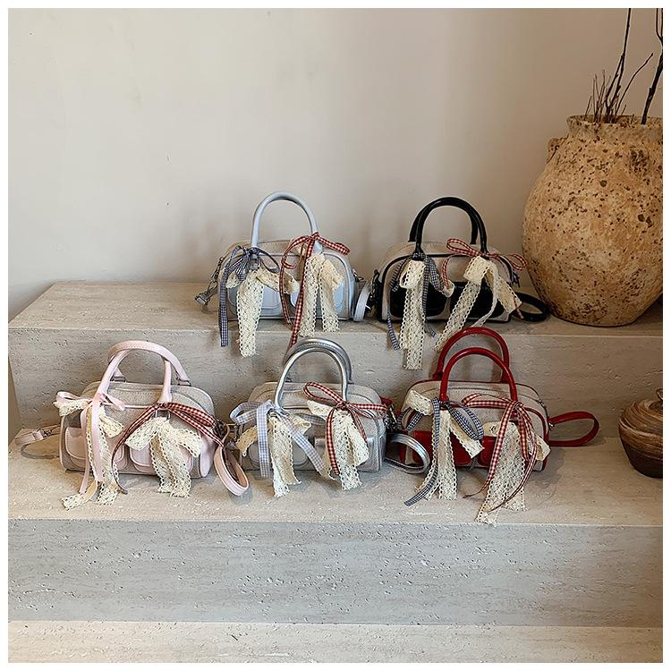 Niche design bag women's 2025 new summer versatile messenger bag foreign style casual portable commuter pillow bag