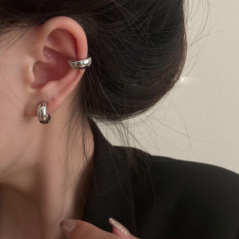 Luxe, hoogwaardige oorclip met muggenspiraal voor vrouwen - geen piercing nodig - trendy en elegant design uit 2022.