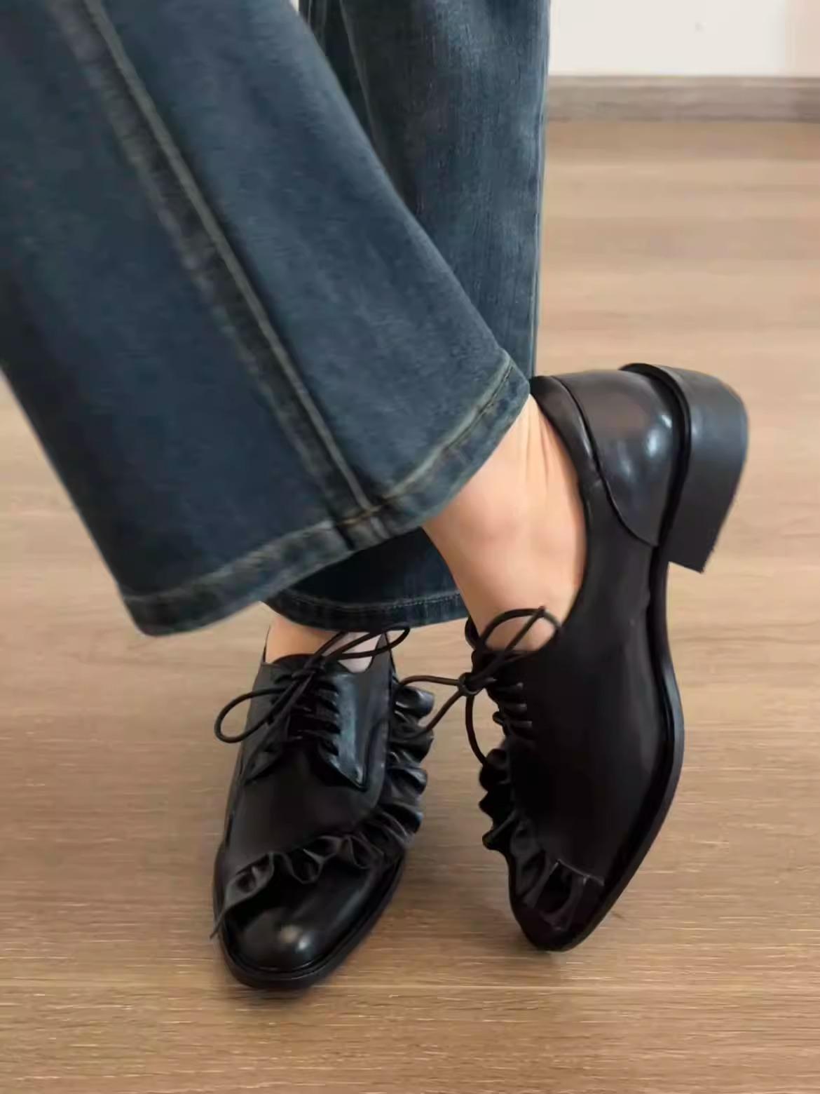 

2025 весна модные европейские и американские нишевые дизайнерские оригинальные маленькие кожаные туфли на толстом каблуке со шнуровкой и кружевной отделкой края в виде темного лотосового листа wom 40 чёрный