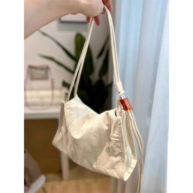 Stylish and Simple Soft Leather Tote Bag New Casual Portable Handbag Niche Oil Wax Leather Design Bag
