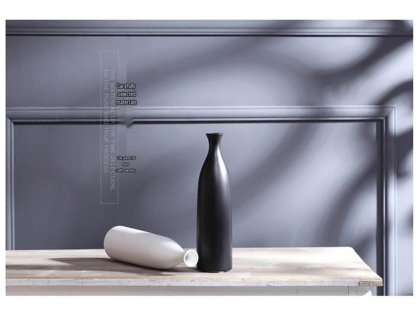 Black & White European Style Ceramic Vase for Minimalist Flower Arrangements