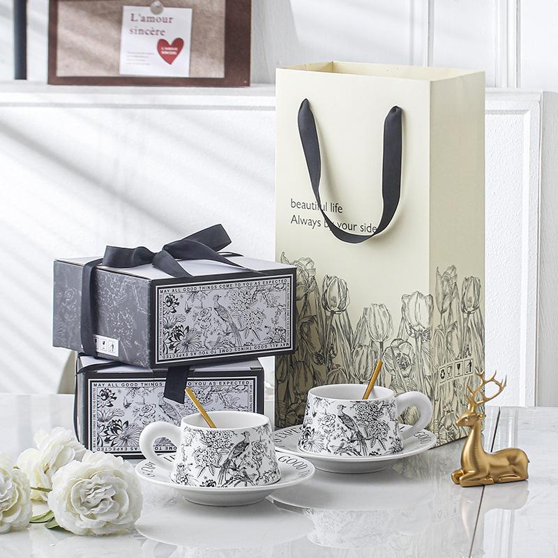 Retro Amerikanische Keramiktassen und Untertassen Chinesischer Stil Mittsommer Blume und Vogel Kaffeetassen und Untertassen Hepburn-Stil Nachmittagstee Mark Paar-Tassen