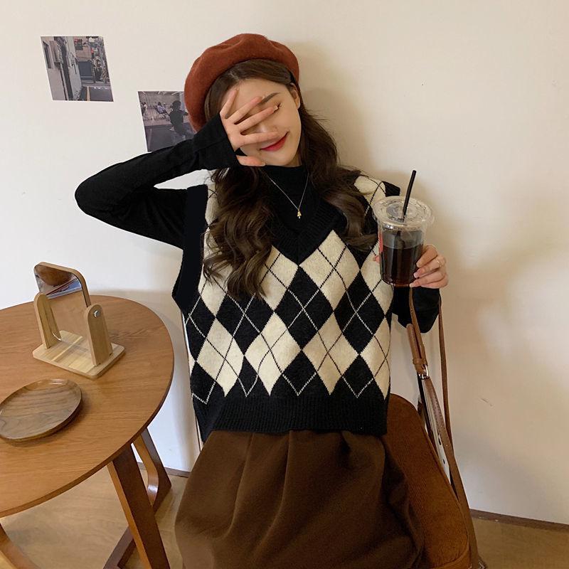 Women's Retro Argyle Knit V-Neck Vest - Autumn Sleeveless Top