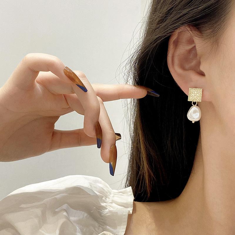 Französische Retro-Geometrische Perlenohrringe mit Vollzirkonia, Design-Ohrringe für Damen, Leichte Luxus-Ohrringe