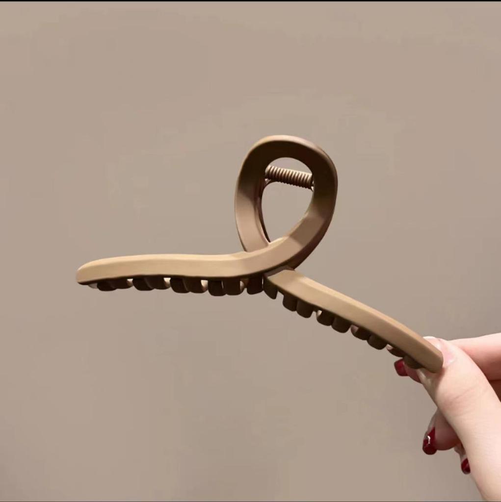 High-End Matte Frosted Large Hair Claw Clip, Women's Chic Shark Clip