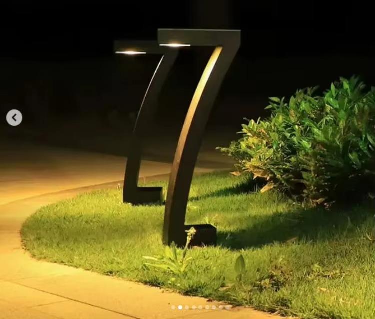 New Solar IP65 Waterproof Ultra-Bright Outdoor Patio Garden Light with Stake