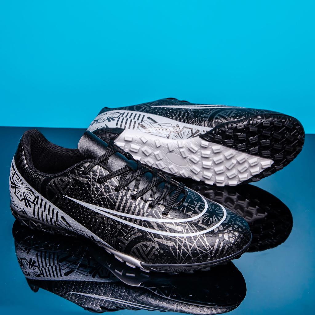 Football Shoes Breathable and Comfortable Professional Futsal Football Shoes Artificial Grass Training Shoes