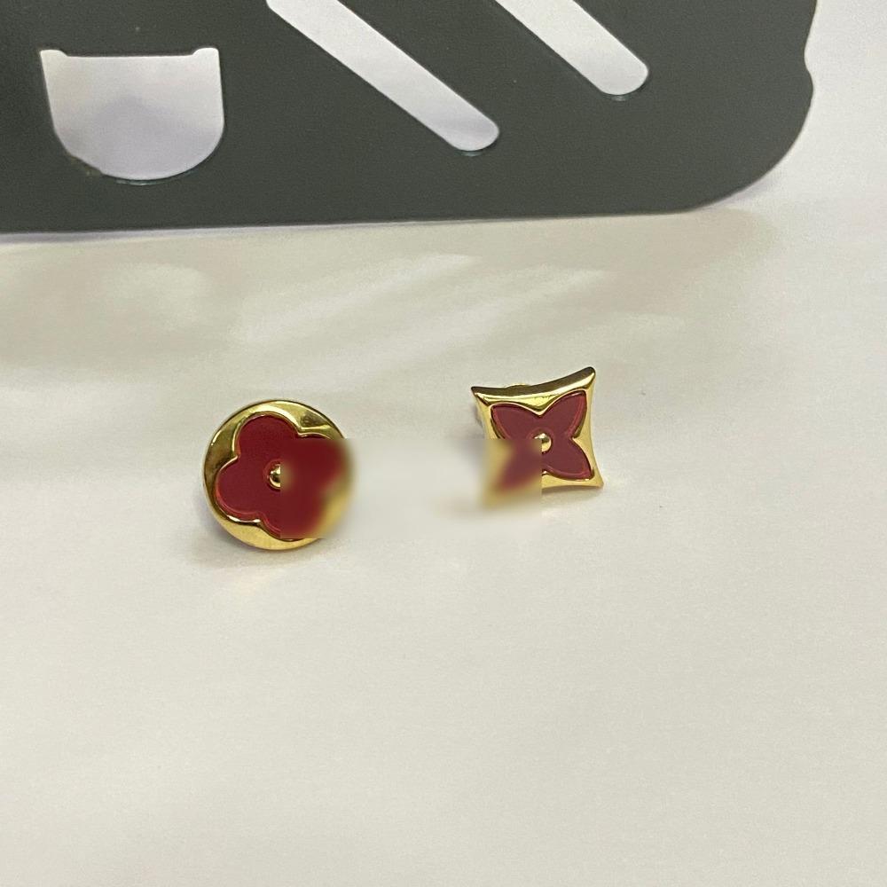 Náušnice se čtyřlístkem Kulaté květinové náušnice Špičaté květinové náušnice Náušnice z perleti a diamantů Stylovénejjednodušší ke kombinacivýprodejnovýtrendy