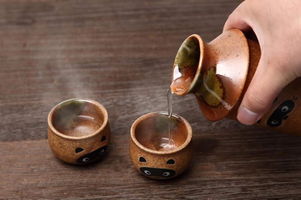 Fukubeya Mino Ware Tanuki Series Sake Ware Set Warmer Tokkuri Guinomi Choke Set That Allows You To Enjoy Hot and Cold Perfect As a Gift (Sake X1, X1,