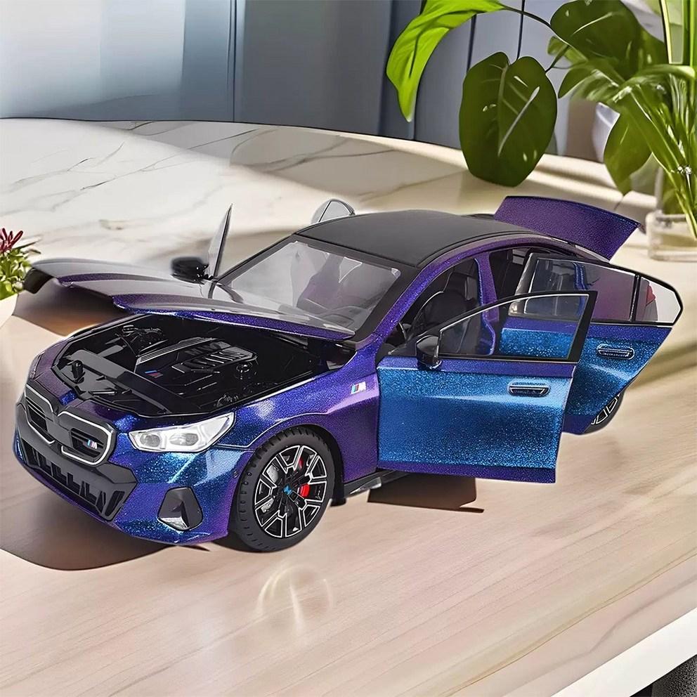 MeinAuto 1:24 Skala Die-Cast Legierung BMW i5 M60 Modellauto Sammlerfigur - Schwarz