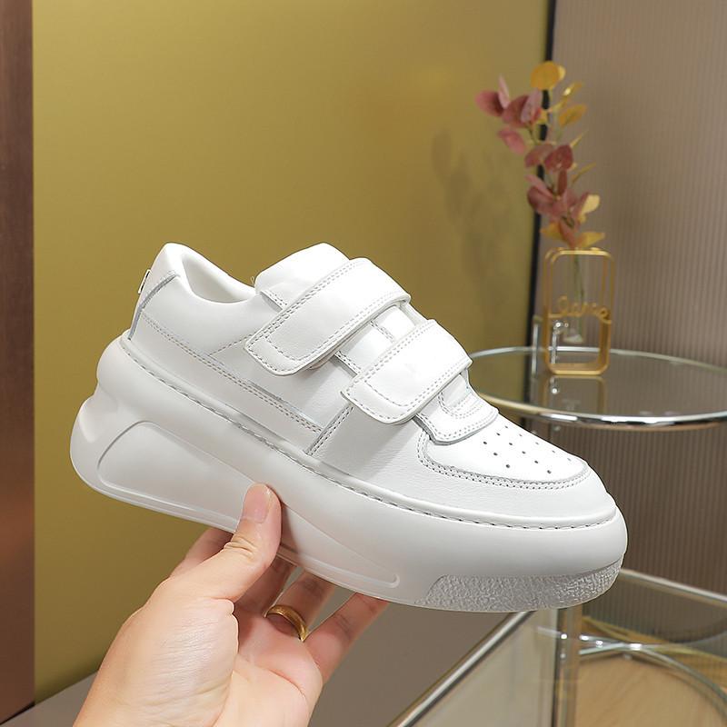 

Милые белые туфли с улыбкой женские кожаные на липучке на толстой подошве увеличивающие рост кеды-маффины в повседневном стиле 40 белый