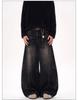 Jeans Unisex in Denim Lavato Retrò: Pantaloni dritti, larghi, a gamba larga con un look cool di alta gamma