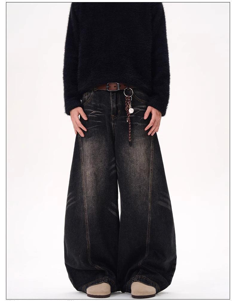 Jeans Unisex in Denim Lavato Retrò: Pantaloni dritti, larghi, a gamba larga con un look cool di alta gamma