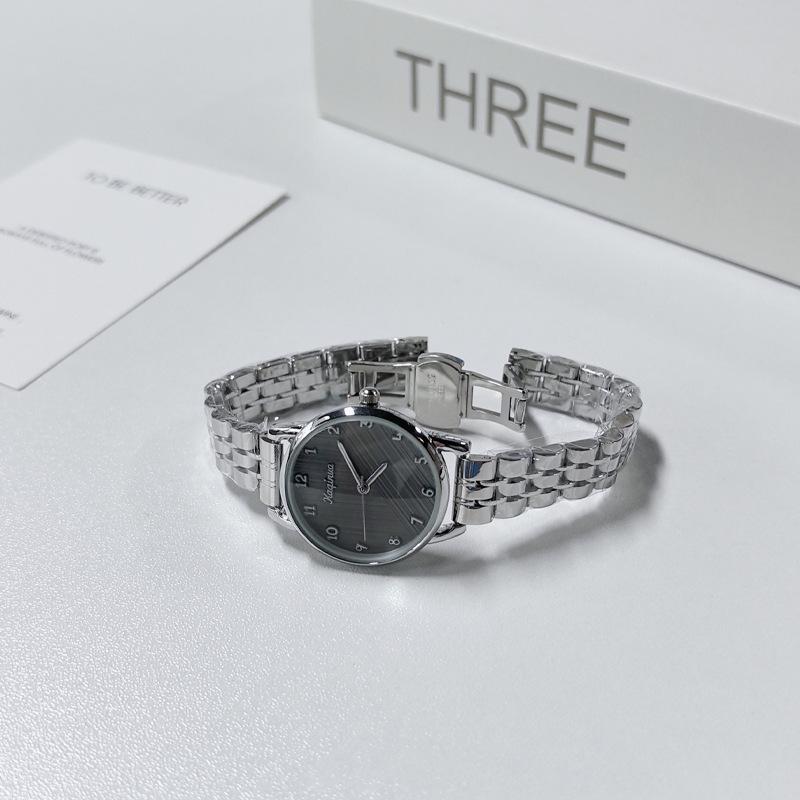 Kalter Wind Retro Nischenuhr Weiblich Dame Hoher Wert Quadratisch Einfaches Temperament Leichter Luxus High School Student Quarz