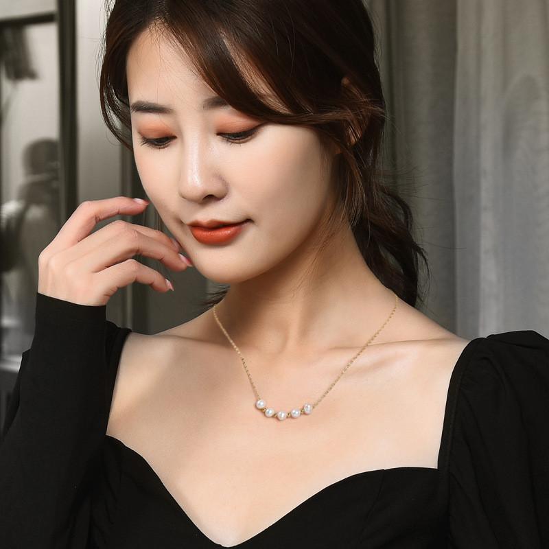 Elegant Pearl Pendant Choker Necklace For Women Featuring Stylish Baroque Design