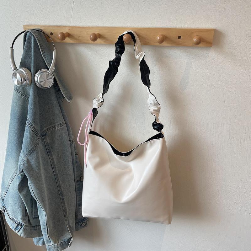 2025 autumn new niche design tote bag high sense light luxury popular bag women's hand shoulder commuter bag