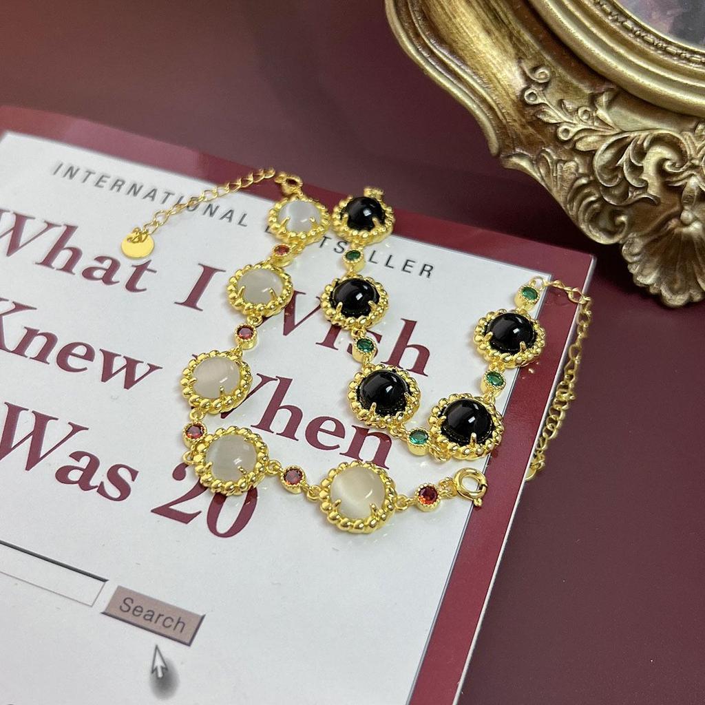 2023 Vintage-Style White Shell Retro Bracelet - Moonlight Treasure Box Design