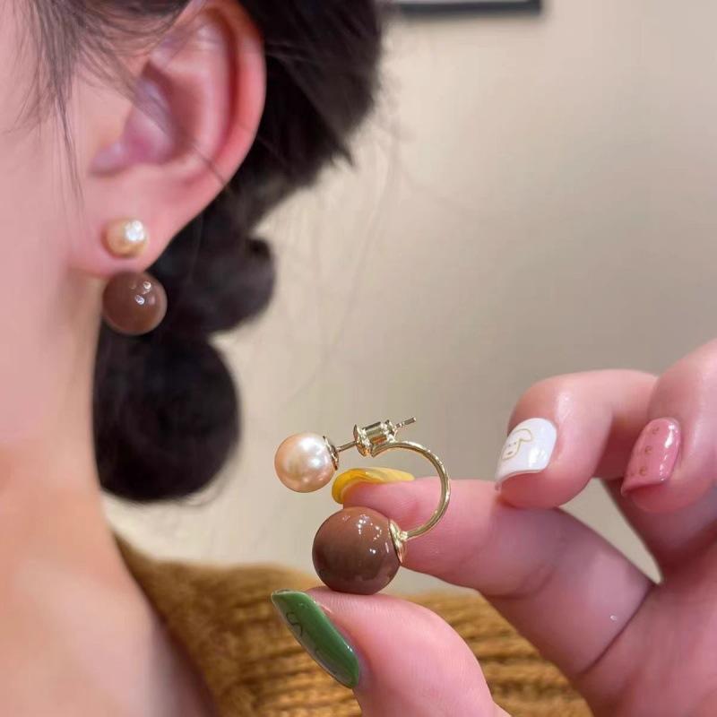 Light luxury niche Maillard coffee retro ball earrings, high-end rear-hanging type, a two-wear stud earring. коричневый