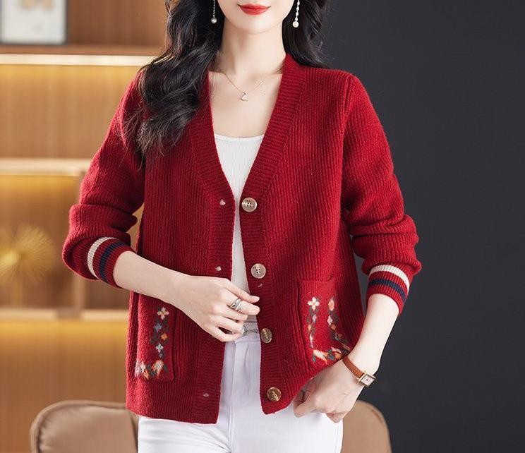 Dámský pletený kardigan s dvojitou kapsou, který omlazuje - Jarní/podzimní móda pro ženy středního a staršího věku