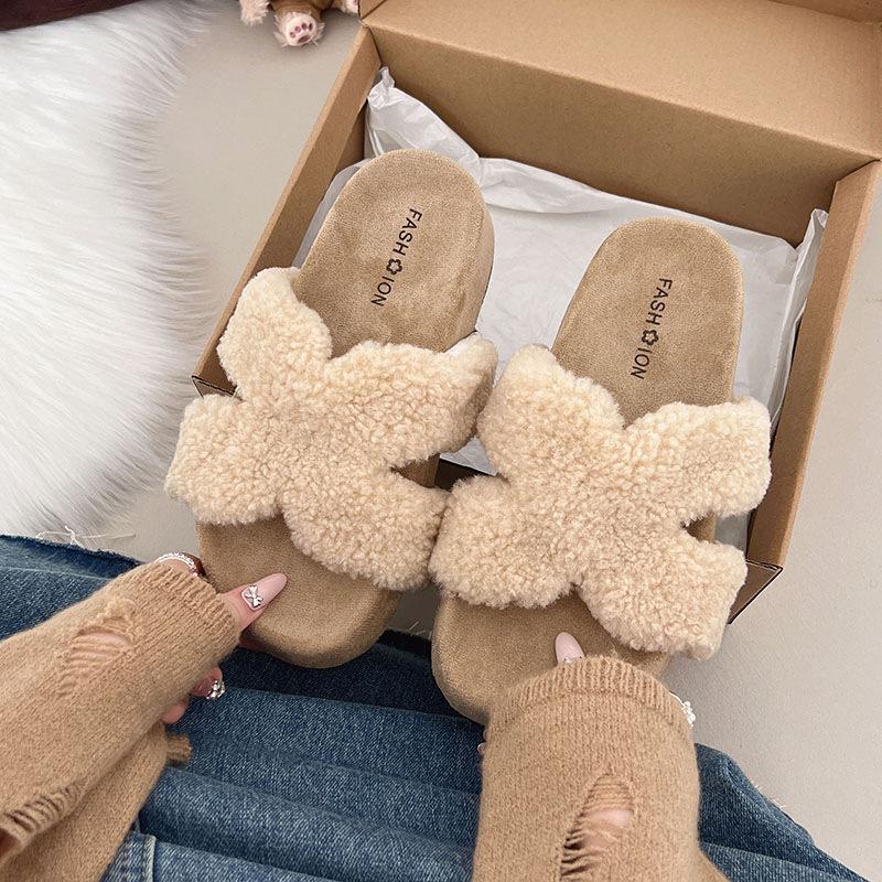 High-value soft-bottomed fluffy slippers for women's outer wear 2025 new autumn and winter flat-bottomed wool rolls at home with cotton mops