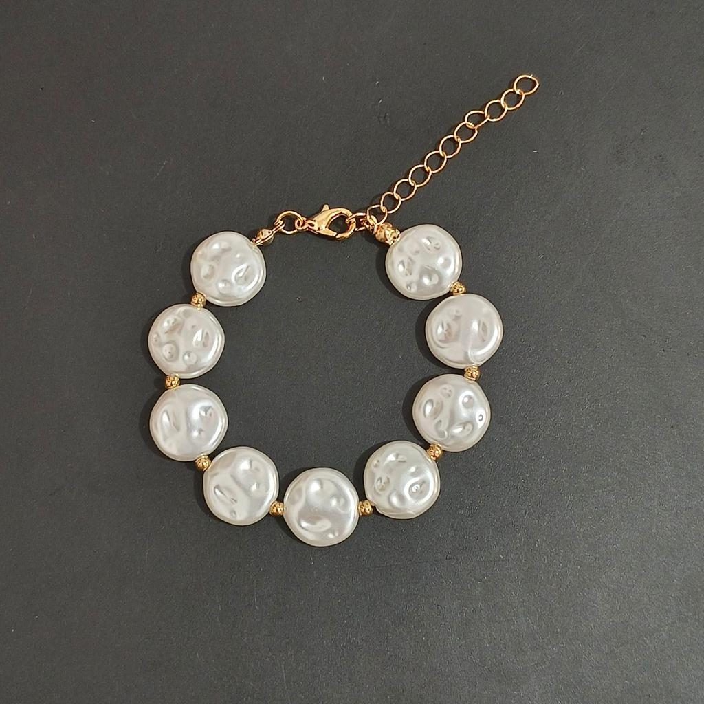 European-American Baroque Retro Clavicle Necklace: Irregular Flat Round Bead Design for Women