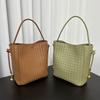 2025 New medieval fashion versatile leather square shoulder underarm crossbody tote bag woven bag hand bucket bag