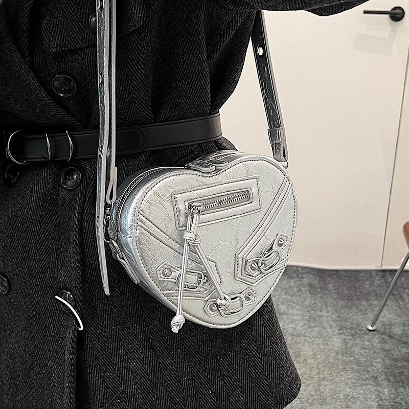 Popular Niche Design Personalized Locomotive Wind Heart-shaped Box Bag Trendy Cool Hot Girl Wind Crossbody Change Bag Woman