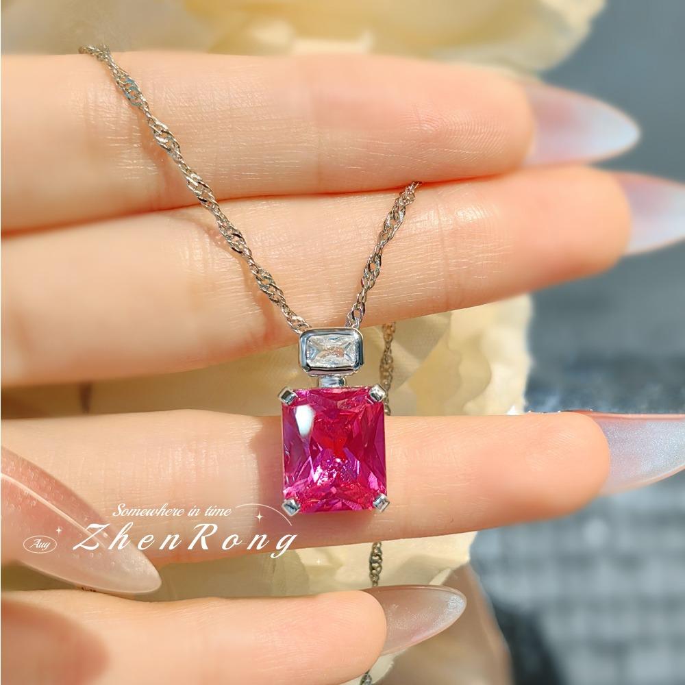 

Luxury High Carbon Diamond Pigeon Blood Red Sugar Cube Pendant Necklace Minimalist Red Corundum Jewelry for Women