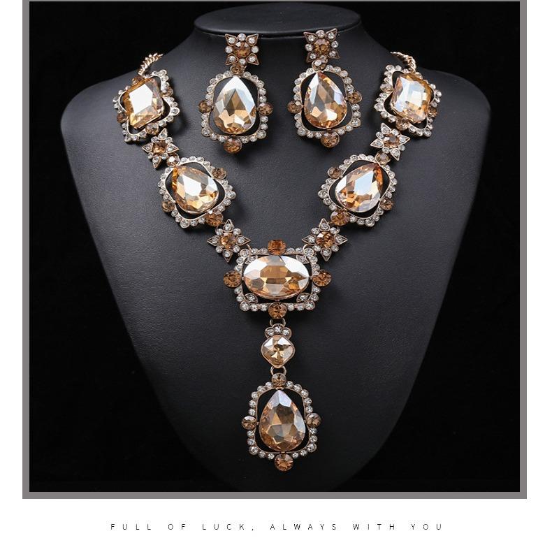European and American New Exaggerated Retro Necklace Set Oversized Personalized Collarbone Chain Female Alloy Inlaid with Gemstones