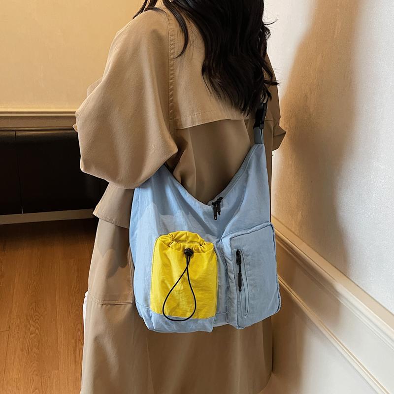 Borsa a Spalla Grande Capacità con Cuciture Colorate Borsa a Tracolla Leggera da Donna con Tasche Multiple