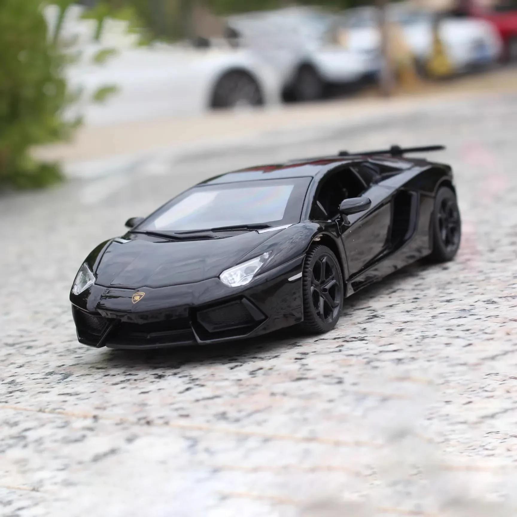 

1:32 LP770-4 LP740 Car Model Toy Metal Diecast Doors Opened Sound Light Pull Back Racing Vehicle Models Toys Collection Gifts