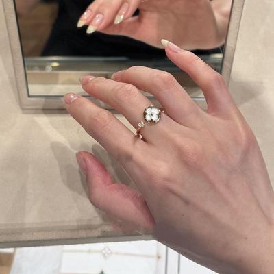 Verstellbarer Damenring mit vierblättrigem Klee und Strasssteinen, zweilagig - Elegant, Vielseitig und Super Glänzend