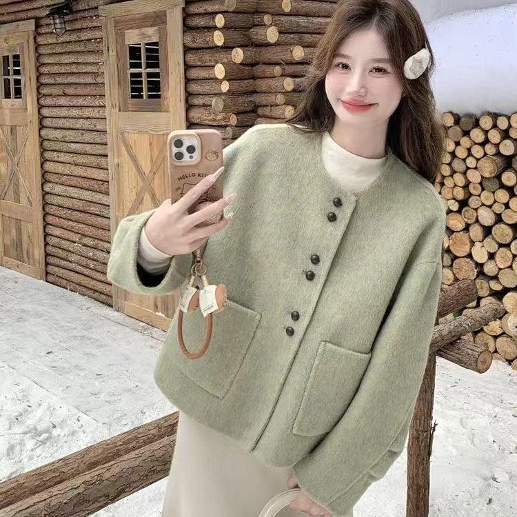 Chic Korean-Style Short Green Wool Jacket for Women - Autumn/Winter 2025 Elegant and Slimming.