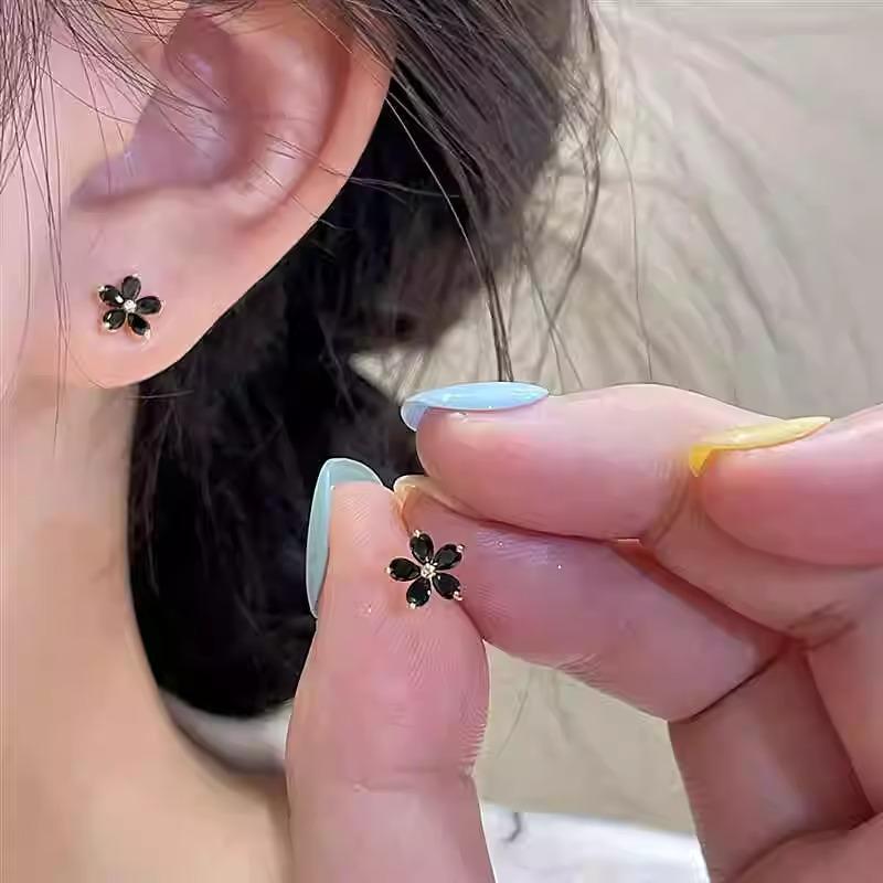 S925 Silver Black Flower Women's Earrings - High-End Niche Design, 2024 New Exquisite Small Earrings