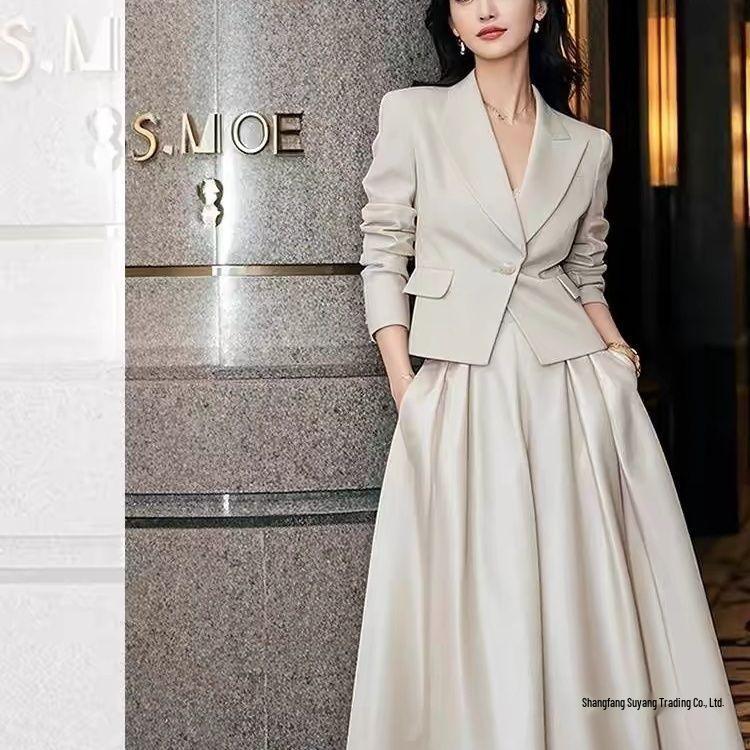 Moda Primavera 2025: Elegante Conjunto de Falda y Chaqueta para Mujer