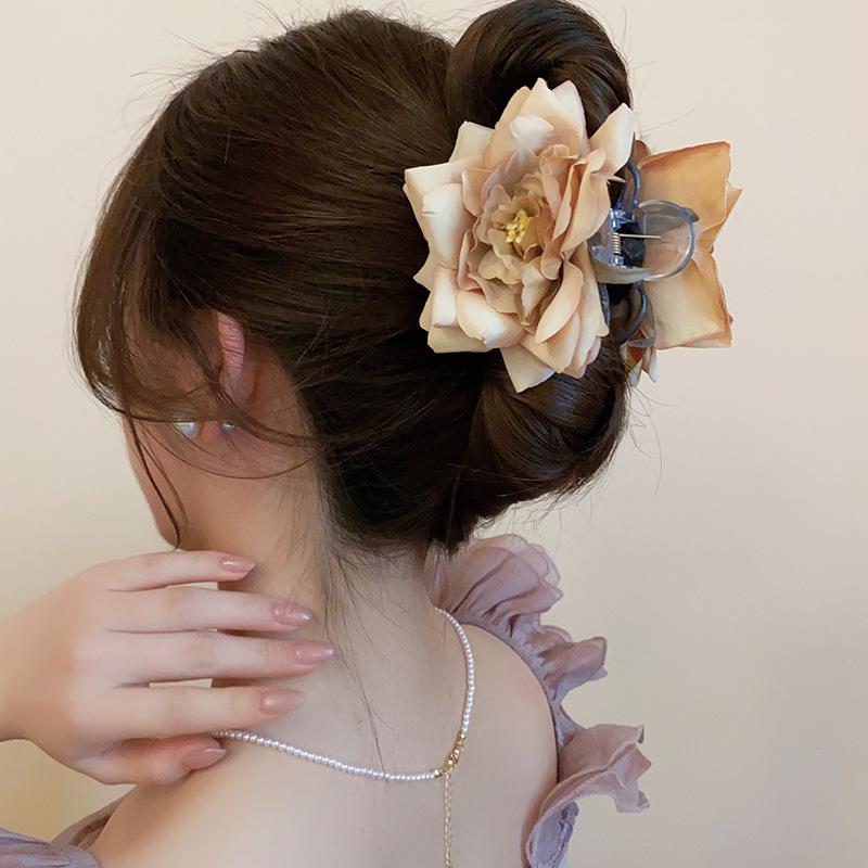 High-End Forest Style Lily Flower Hair Clip - Aesthetic Simulation Shark Grip for Women