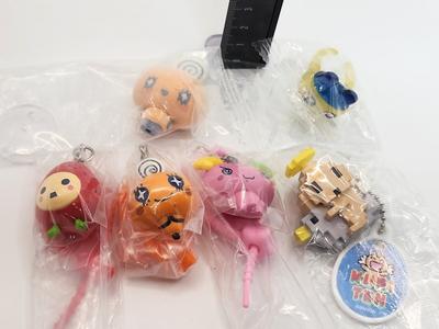 Tamagotchi Colorful Figure Strawberry Multi-Charm (Flower Catch, Memetchi, Catch, Kuriten26F29)