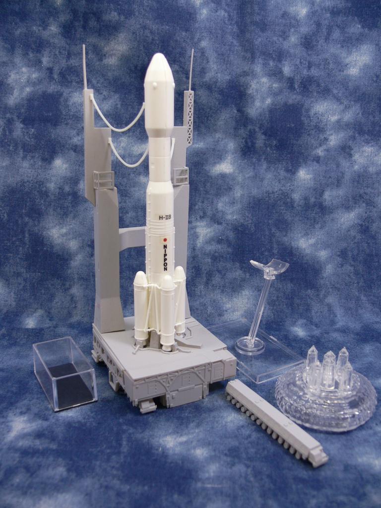 Aoshima Bunka Kyozai Spacecraft Series 08 Rocket Mobile Launch Pad with Actual Fairing Version Co., Ltd. No. H-IIB &