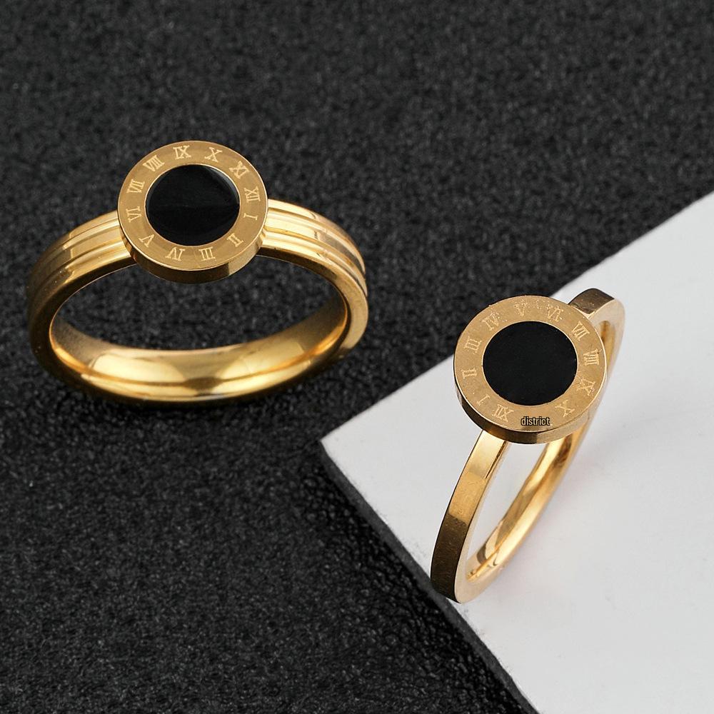 Titanstahl Römische Ziffern Ringe: Elegant, schlichtes Paar-Design mit schwarzem Drip