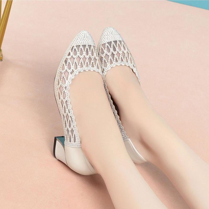 Fashion Summer Women's Sandals Luxury Rhinestone Casual Sandals Breathable Hollow Out Shoes High Quality Leather Sandals for Women Pumps
