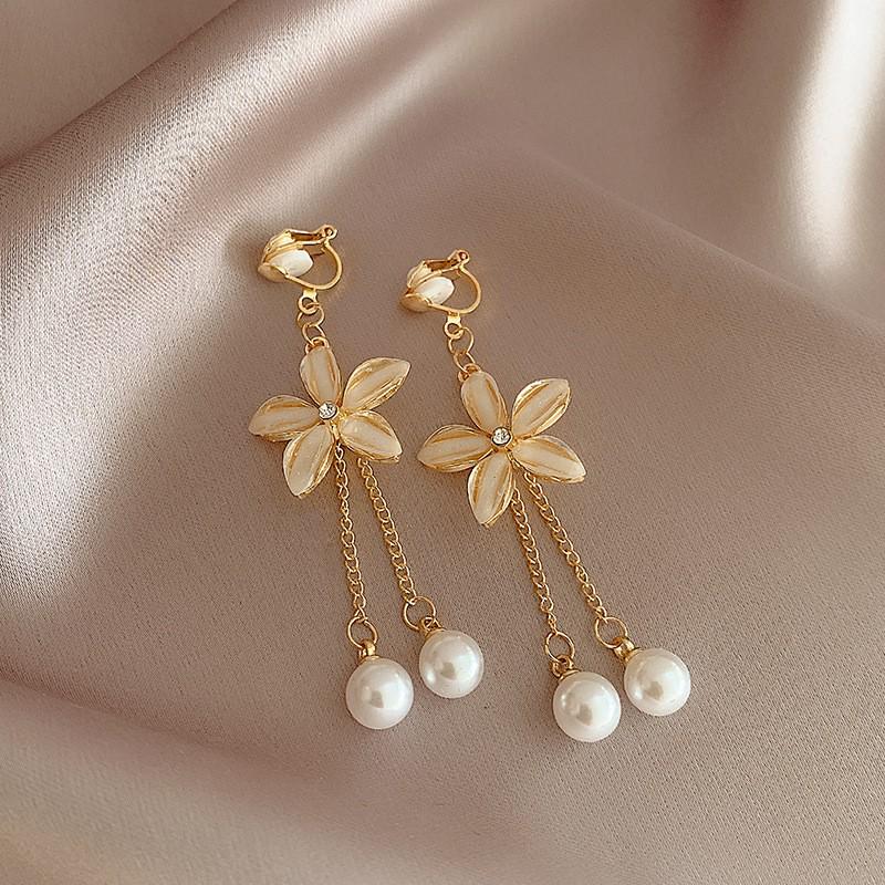 2025 New High-End Retro Pearl Ear Clips: No-Piercing Stud Earrings for Women - French Niche Style