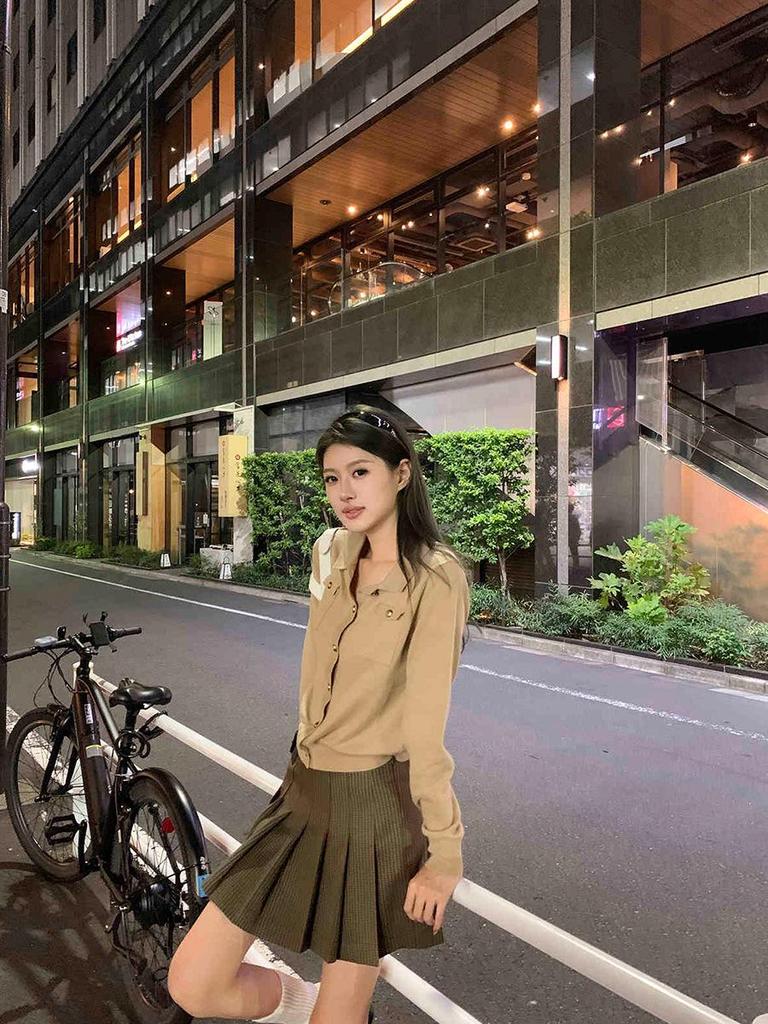 Fragrant Style Knitted Lapel Sweater: Autumn/Winter Warm Layer for Women