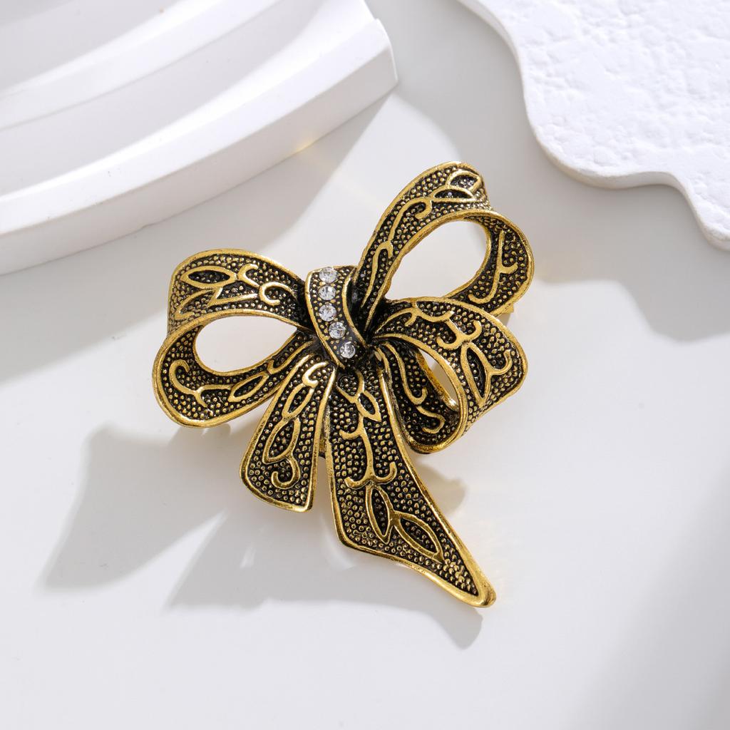 Trendy Female Crystal Bowknot Brooch Luxury Jewelry Brooches for Women Charm Pin Dress Coat Accessories Corsage