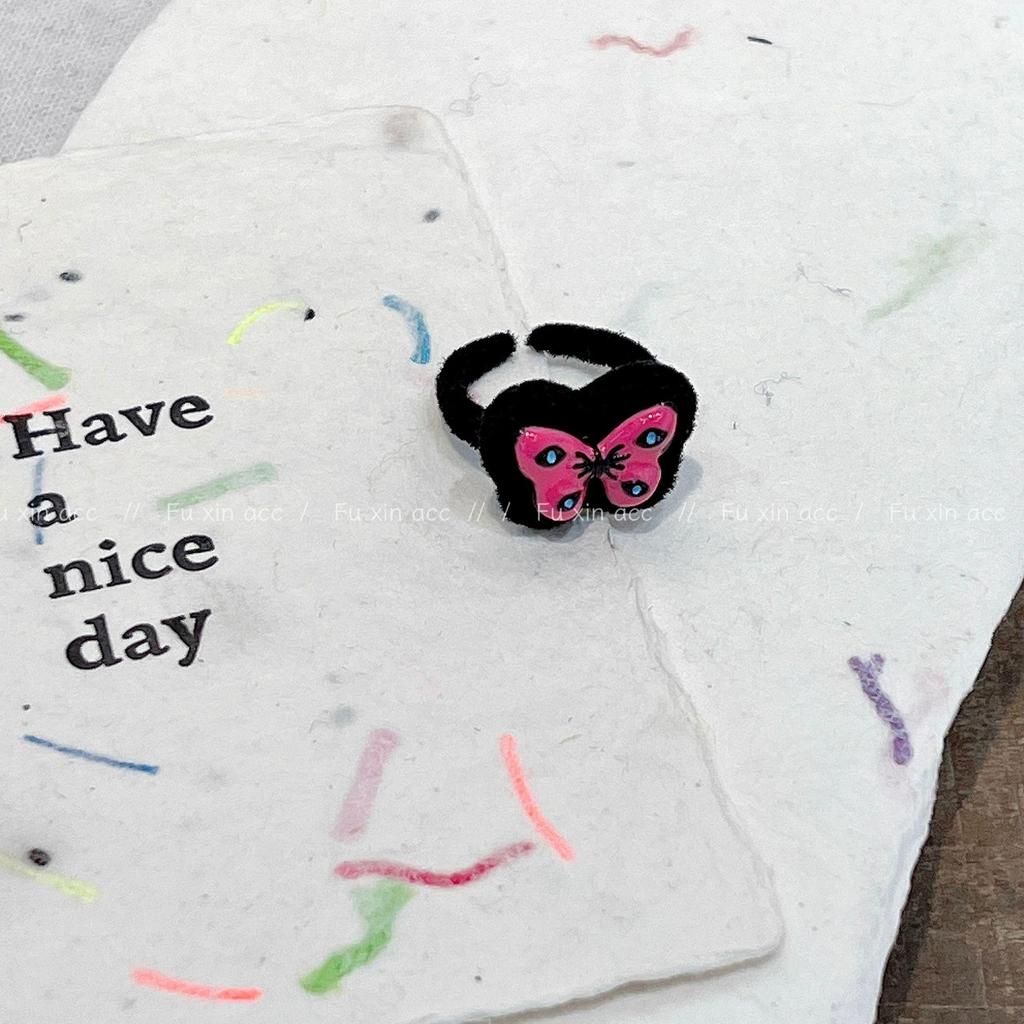 "Butterfly Resin Flocking Open Ring: Autumn/Winter Fashion with Cute, Simple, and Unique Design"