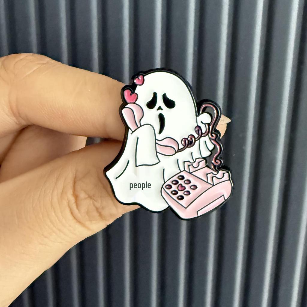 Halloween Ghost Brooch: Fun Cartoon Decorative Badge for Clothes & Backpacks