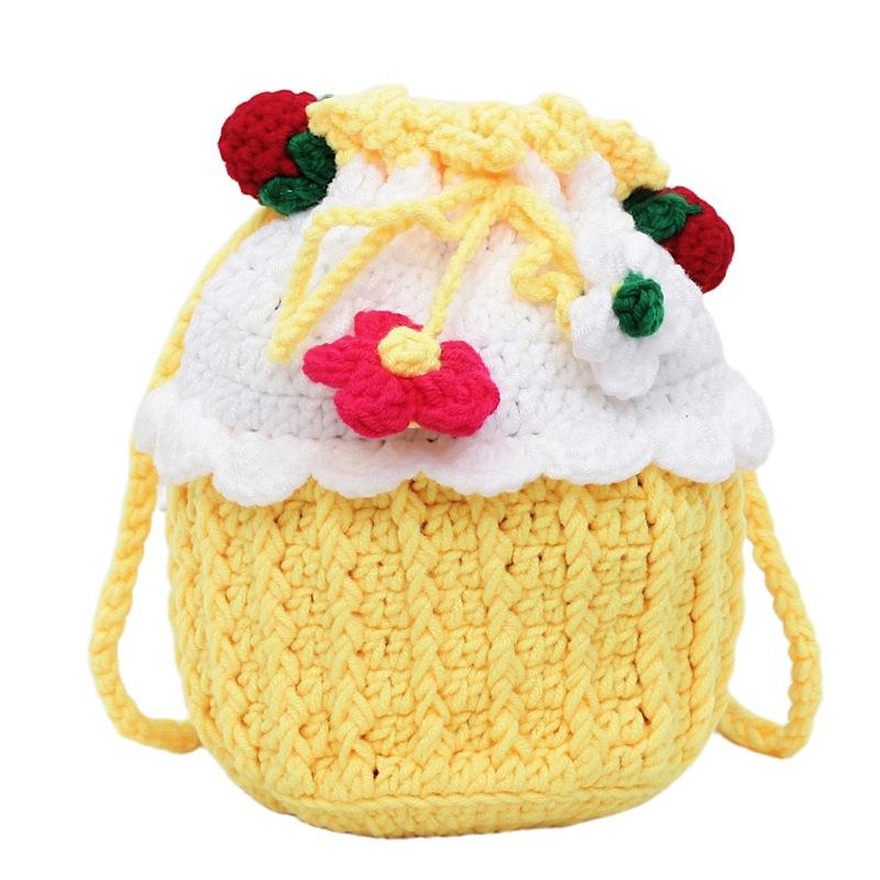 Niche design messenger bag women's sweet color matching strawberry woven bucket bag cute go out to play bundle shoulder bag