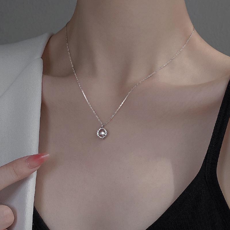 Beating Heart Necklace: Elegant, High-End Clavicle Chain, Ideal Birthday Gift for Her